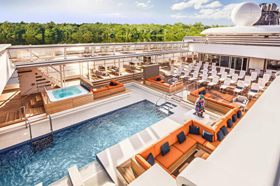 HANSEATIC Spirit aan dek
