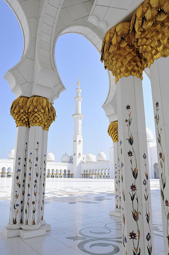 Tempel Emirate Cruise